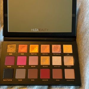 Huda Beauty Rose Gold Palette Remastered